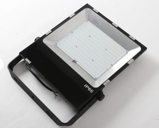 Luz de Inundação LED 200W IP65 Lâmpada de Poupança de Energia Impermeável para 5 Estádios ao Ar Livre